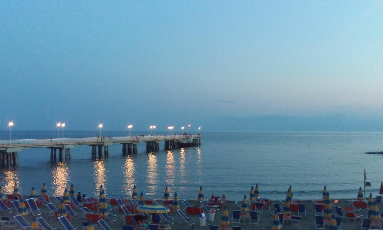 Appartamento Mare Pital Marina di Massa Eksteriør billede